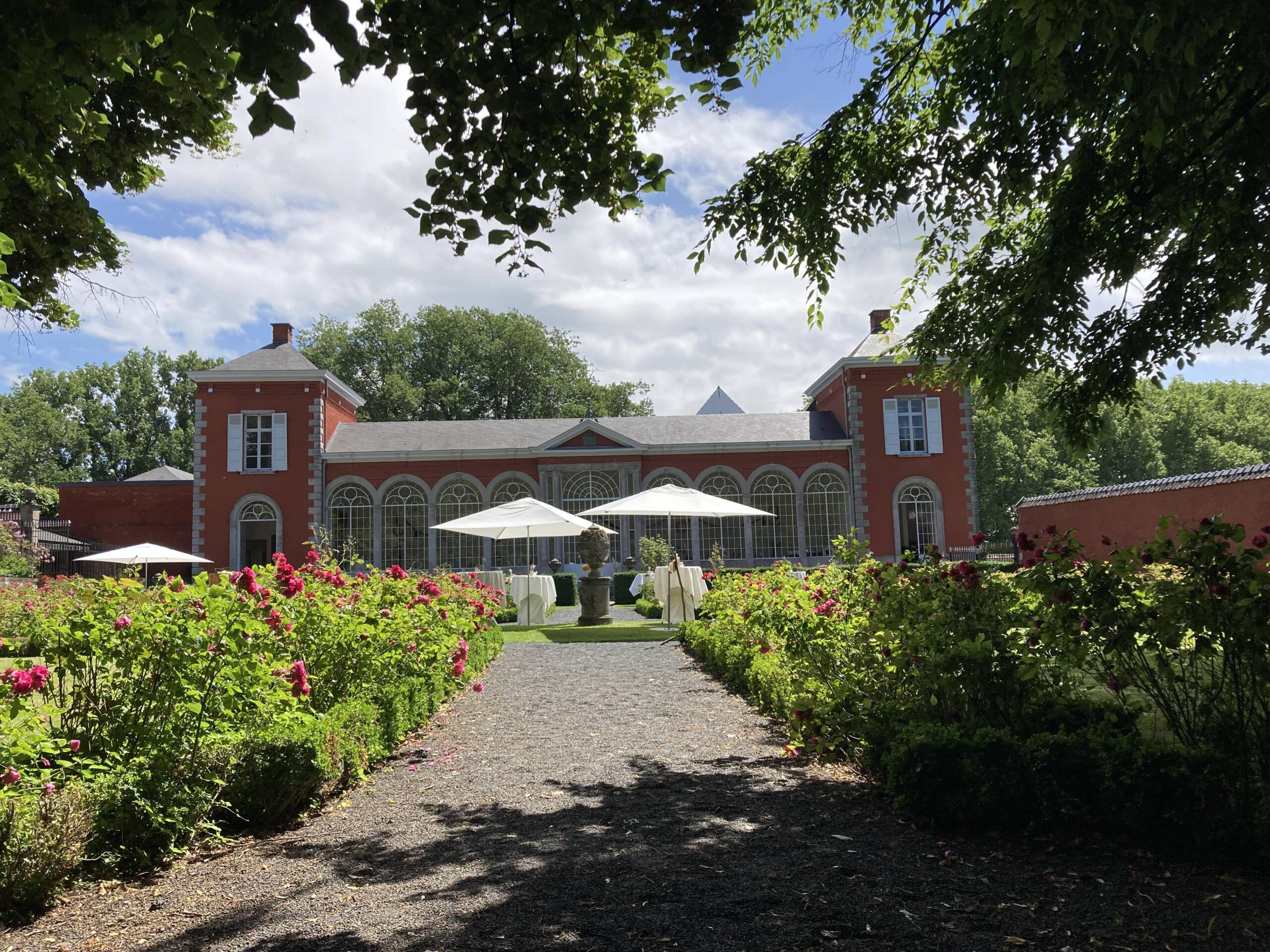 Jardin français et vue sur l'orangerie-min